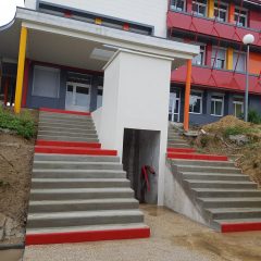 Construction d'un escalier et d'une cage d'ascenseur au collège de Crécy